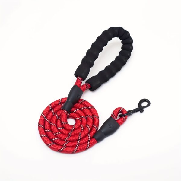 Laisse en corde rouge et noire avec poignée rembourrée pour chiens